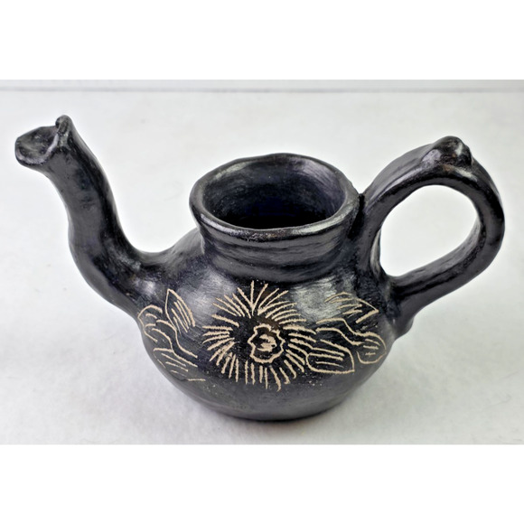Vintage Quinchamali Chilean Art Pottery Black Teapot Handcrafted Folk Art - Picture 3 of 10